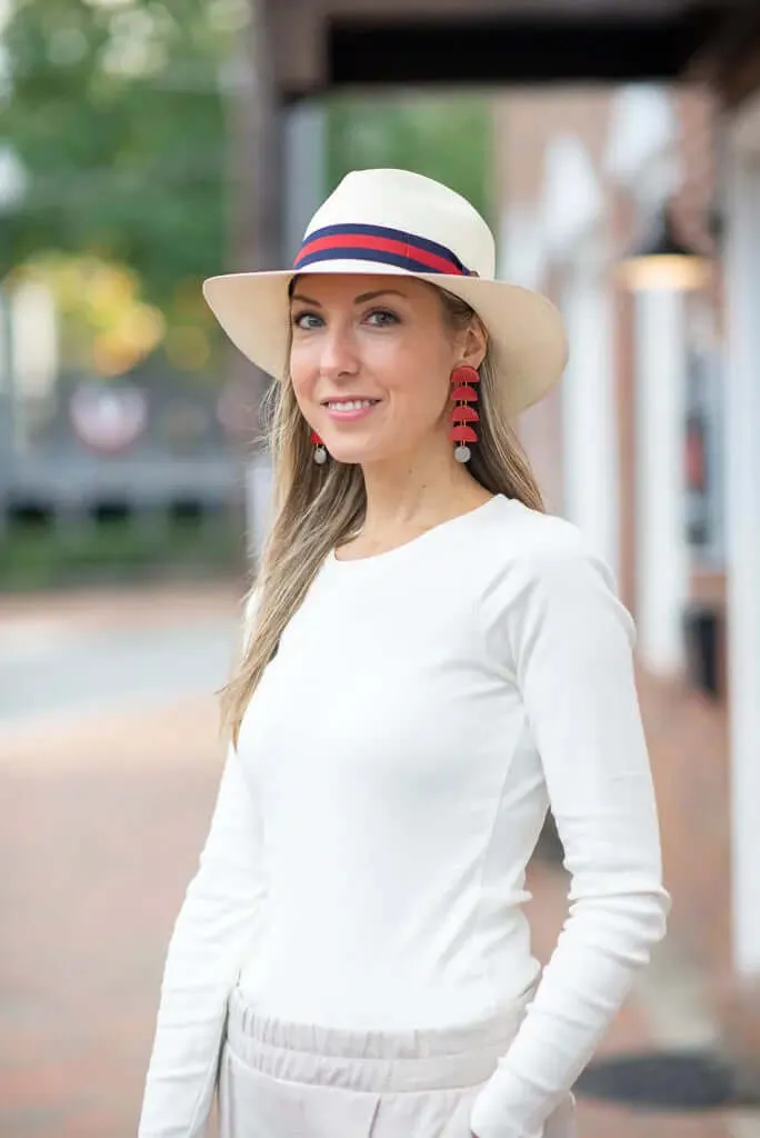 CLASSIC FEDORA STRAW HAT WITH A BLUE AND RED HAT BAND