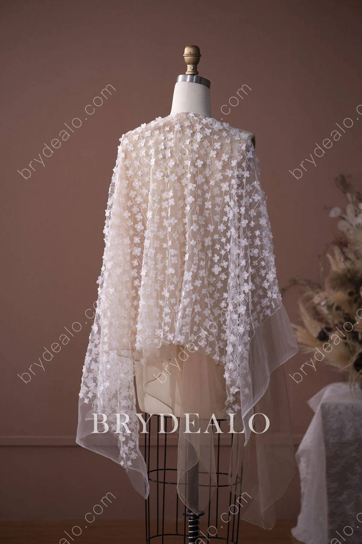 Dainty Flower Bridal Lace Fabric for Wholesale