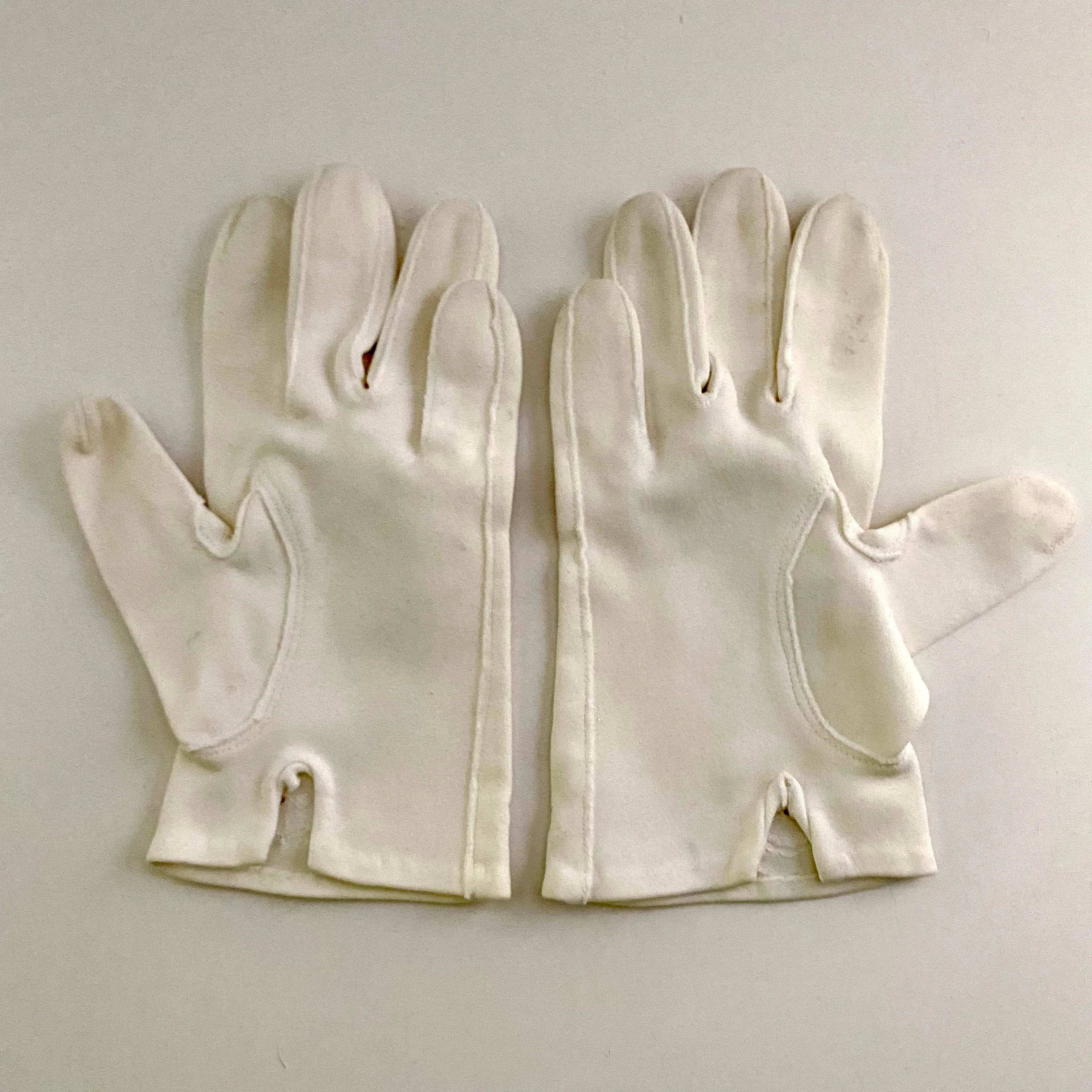 Late 50s/ Early 60s Short Gloves