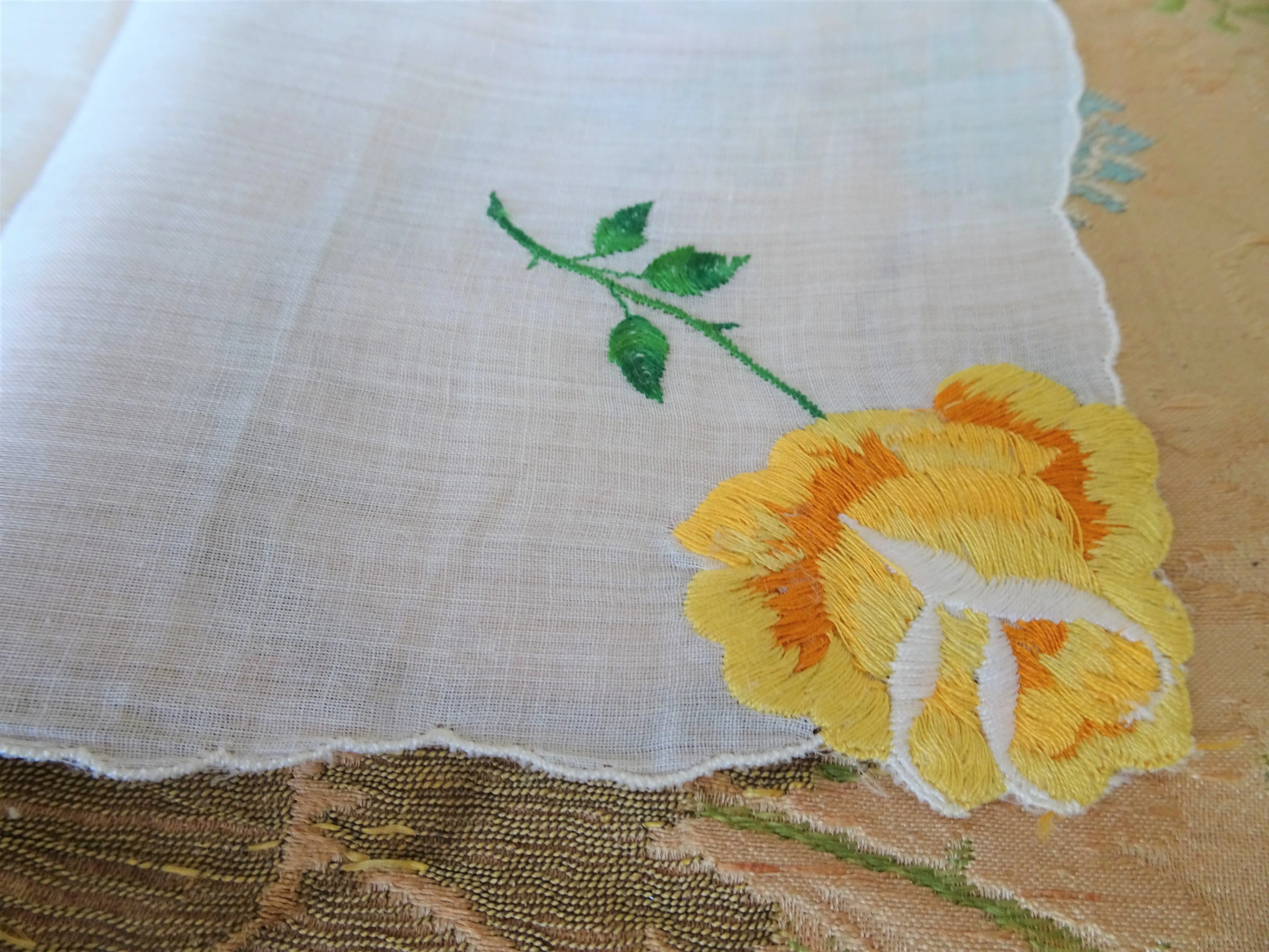 RESERVED PRETTY Hand Embroidered Vintage Hanky,Yellow Roses Flowers, Handkerchief,Hankie,Collectible Vintage Hankies