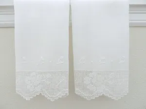 Rose Design Lace Trim with Floral Embroidery Linen Guest Towels Set