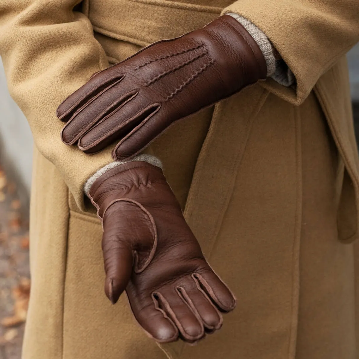 Vittoria (brown) - Italian gloves made of American deerskin leather with cashmere lining